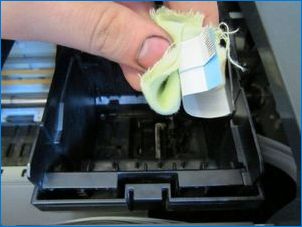 Какво ще стане, ако принтерът на Epson отпечатва с ивици?