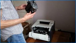 Защо принтерът не улавя хартията и какво да прави?