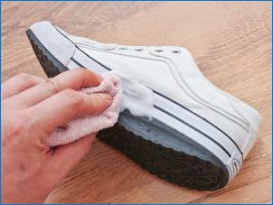 Какво и как да се измие катрата с обувки?
