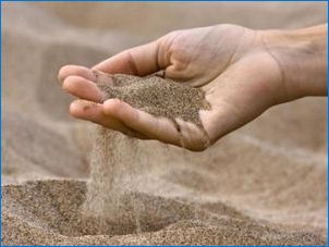 Какво е пясъчна почва и какво се различава от пясъка?