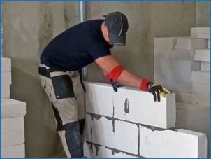 Как да направите дялове от газирани бетонни блокове?