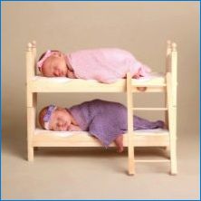 Как да изберем ясла за новородени близнаци?