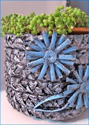 Как да си направим ваза за градина от цимент и тъкан със собствените си ръце?
