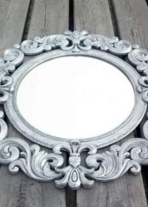 Огледала в дървени рамки: интересни форми
