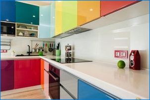 Цветна гама от ъглови кухни