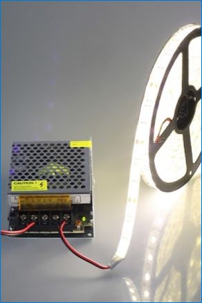 Как да свържете LED лента към захранването?