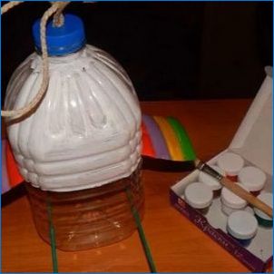 Как да направите храна за птици от петлитрова пластмасова бутилка?