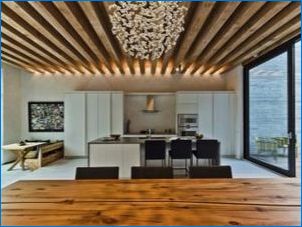 Таван на дървени релси в интериорния дизайн