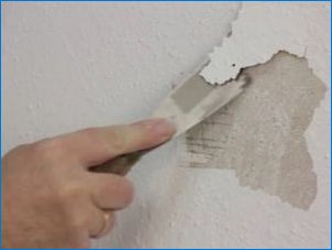 Как да премахнете боя от стената в банята?