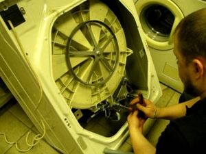 Смяна на лагера в пералната машина hotpoint-ariston