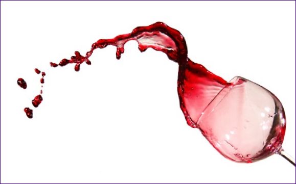 Как да премахнете упорити и пресни петна от червено вино