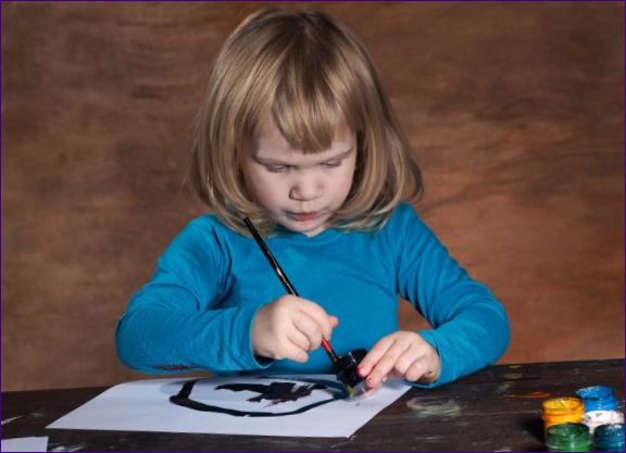 Детето рисува в черно: кога е нормално и кога да алармираме?