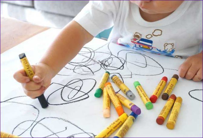 Детето рисува в черно: Кога е нормално и кога да алармираме?