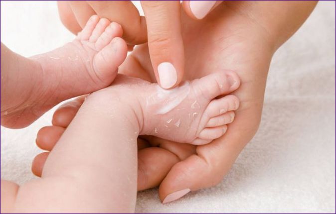 Суха кожа при бебето: 20 причини и 10 средства за защита