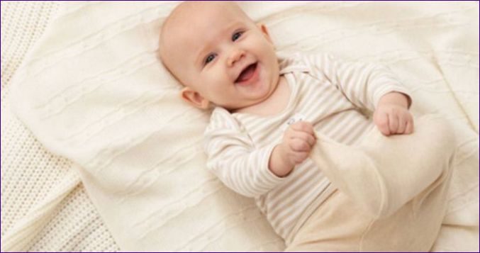 Колко рано може да се насити бебето момиче: експертни съвети