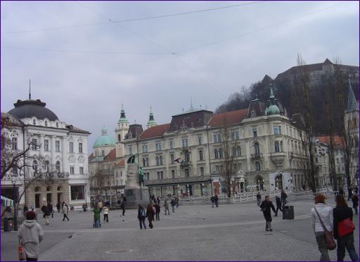 Площад Prešerna
