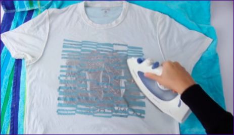 Как да разтегнете тениска, ако се е свила след пране