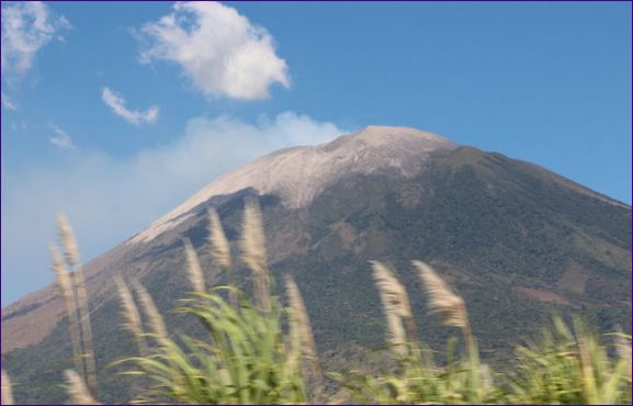 Вулканът Сан Мигел