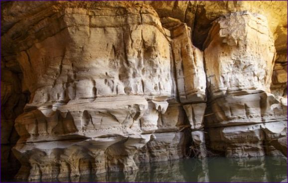 Пещера Sof Omar