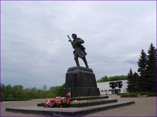 Паметник на Александър Матросов