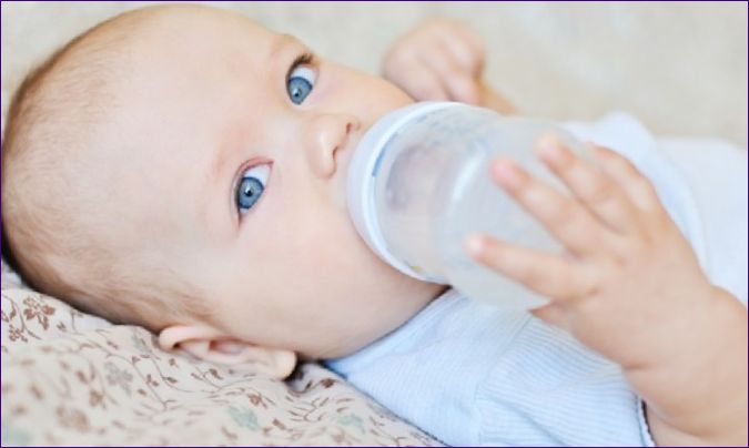 Трябва ли на бебето да се дава повече мляко?