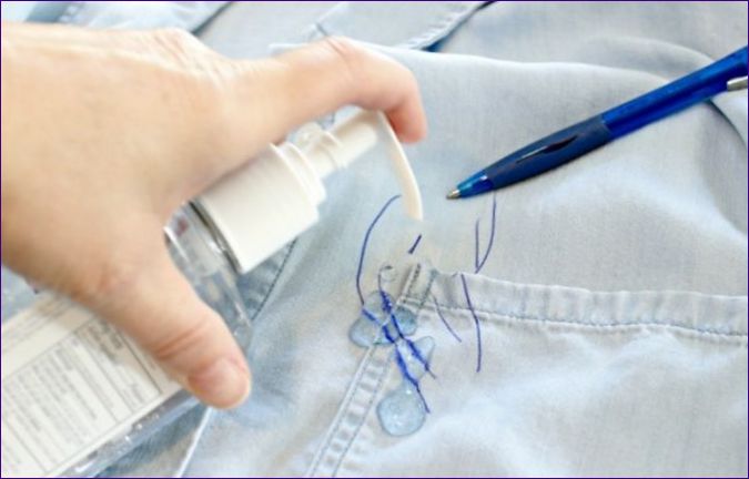 Как да премахнем петна от бели дрехи