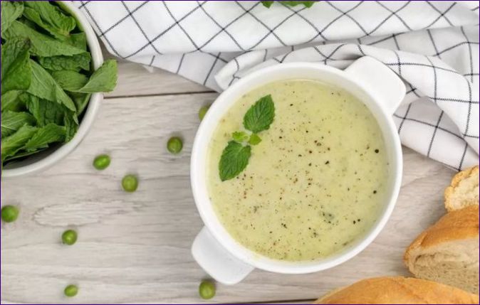 Супа от тиквички с любимия ви бульон