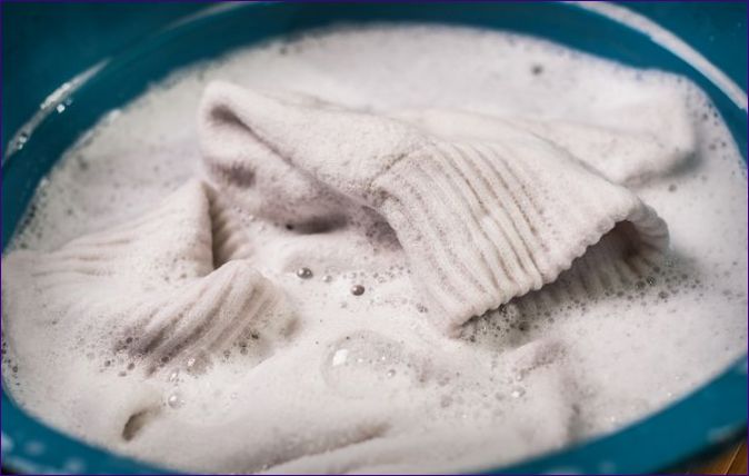 Как да перем бели чорапи