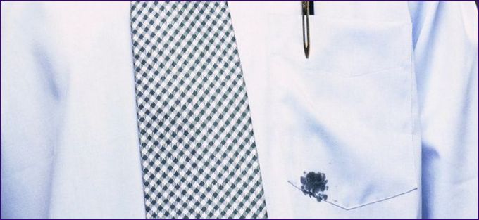 Как да премахнете петна от бели дрехи